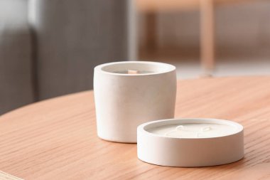 Masada mumları olan tutucular, yakın plan.