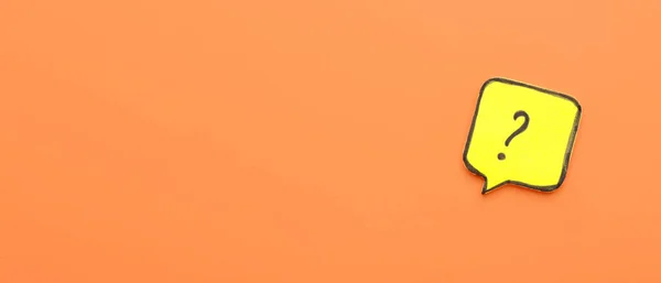 Haftnotiz Mit Fragezeichen Auf Orangefarbenem Hintergrund Mit Platz Für Text — Stockfoto