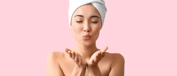 Beautiful Asian Woman Shower Blowing Kiss Pink Background — Stock Photo, Image
