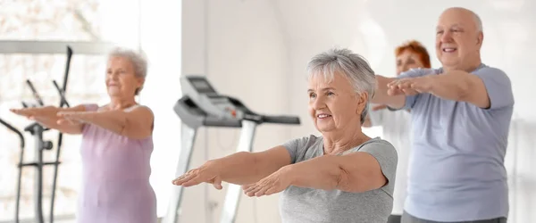 Elderly People Exercising Gym — Stock Photo, Image