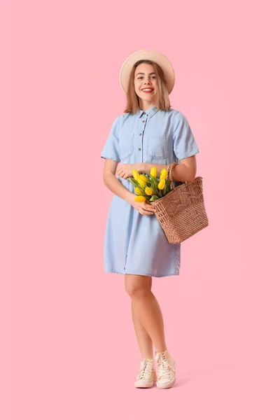 Young Woman Hat Bag Tulips Pink Background — 图库照片