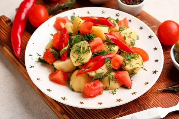 Plate Tasty Potato Salad Vegetables Light Background — Stock Photo, Image