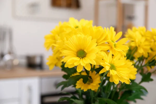 Yellow Chrysanthemum Flowers Kitchen Closeup — Stock Photo, Image