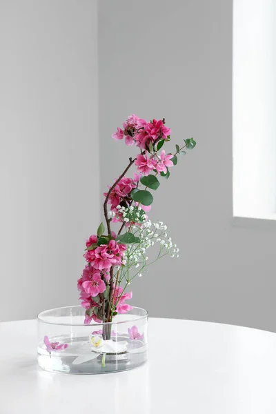 Piękna Ikebana Stole Świetlicy Zbliżenie — Zdjęcie stockowe