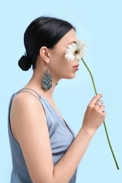 Profile Beautiful Woman Stylish Jewelry Flower Blue Wall — Stock Photo, Image