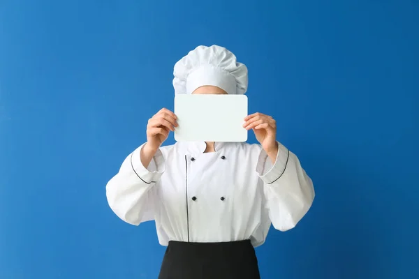Female Chef Holding Blank Card Blue Background — Stock Photo, Image