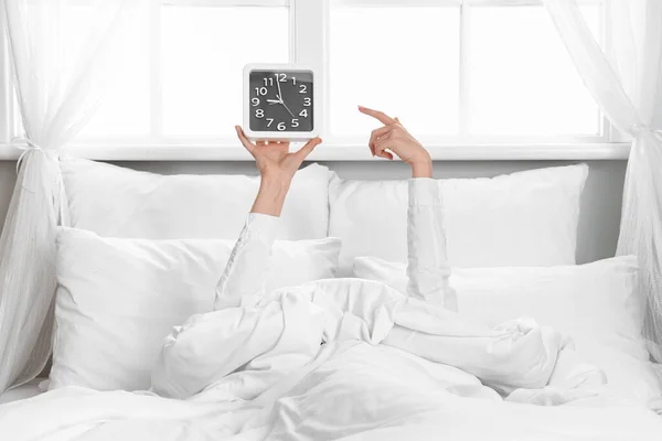 Morning Young Woman Pointing Clock Bed — Stock Photo, Image