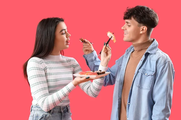 Young Couple Eating Sushi Red Background — Stock Photo, Image