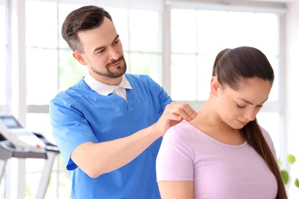 Male Physiotherapist Working Young Woman Rehabilitation Center — Stock Photo, Image