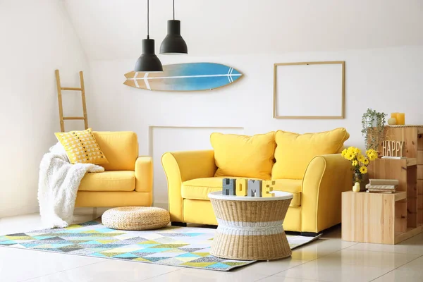 Interior Sala Estar Con Sillón Amarillo Sofá — Foto de Stock
