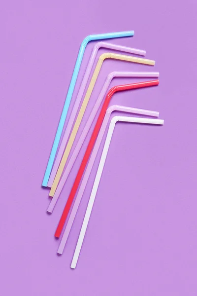 Різні Пластикові Соломинки Фіолетовому Фоні — стокове фото