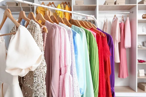 Support Avec Belles Robes Bal Boutique Gros Plan — Photo
