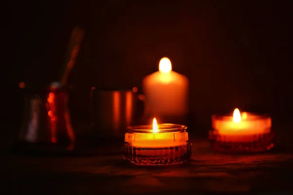 Krásné Hořící Svíčky Černém Pozadí — Stock fotografie