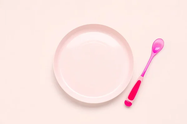 Тарелка Ложкой Малыша Розовом Фоне — стоковое фото