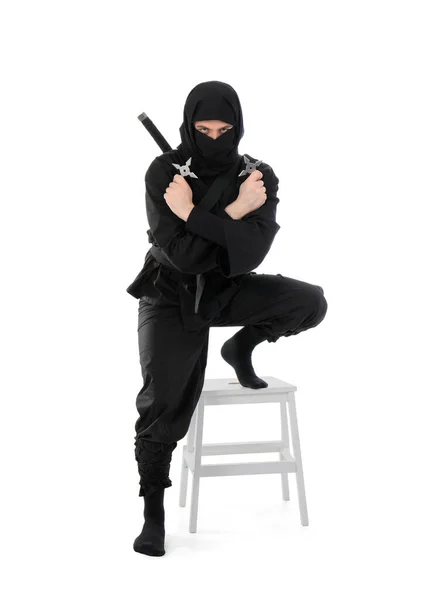 Ninja Masculino Com Shurikens Fundo Branco — Fotografia de Stock