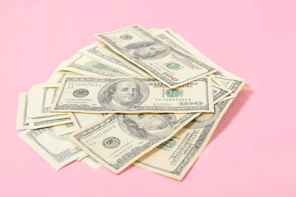 Notas Cem Dólares Sobre Fundo Rosa — Fotografia de Stock