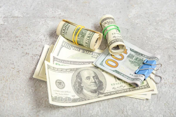 One Hundred Dollar Banknotes Rubber Bands Binder Clip Grey Grunge — Stock Photo, Image