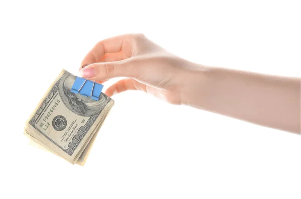 Beyaz Arkaplanda 100 Dolarlık Banknotlar Tutan Bir Kadın — Stok fotoğraf