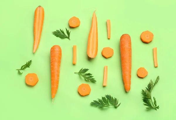 Fresh Carrots Slices Green Background — Stock Photo, Image