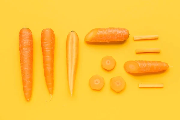 Färska Morötter Och Skivor Orange Bakgrund — Stockfoto