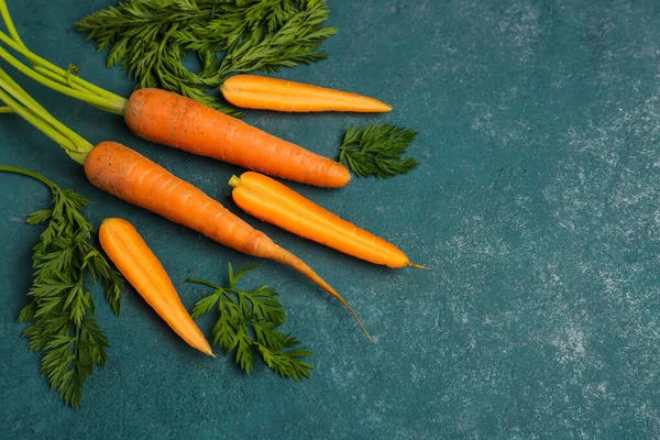 Fresh Carrots Slices Green Background — Stock Photo, Image