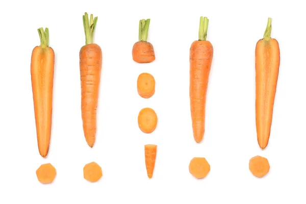 橙色背景的新鲜胡萝卜和切片 — 图库照片
