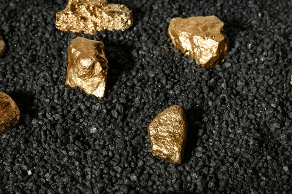 Golden Nuggets Black Coal Closeup — Stock Photo, Image
