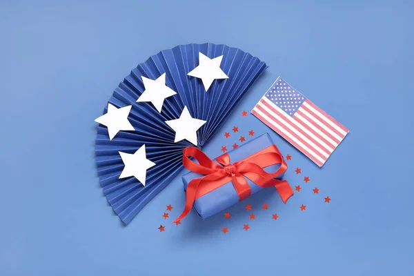 Caja Regalo Con Bandera Estados Unidos Abanico Sobre Fondo Azul —  Fotos de Stock
