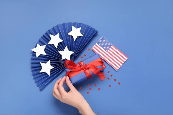 Woman Tying Bow Gift American Independence Day Usa Flag Fan — Stock Photo, Image