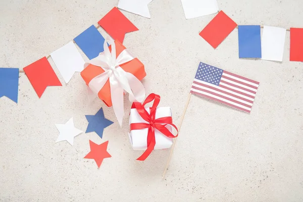 アメリカの国旗とガーランドが入ったギフトボックスです アメリカ独立記念日 — ストック写真
