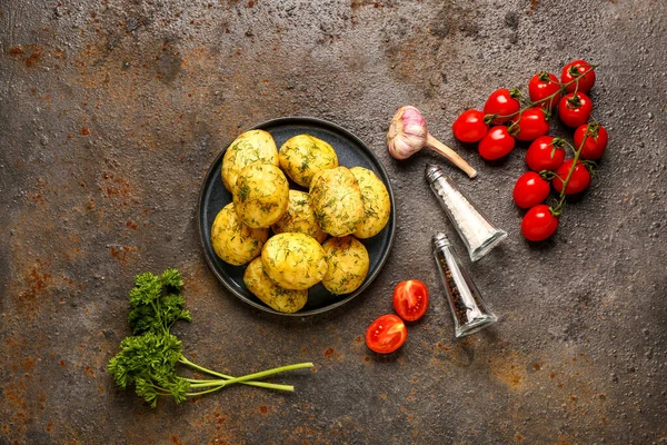 Plate Boiled Baby Potatoes Dill Tomatoes Dark Background — Stock Photo, Image