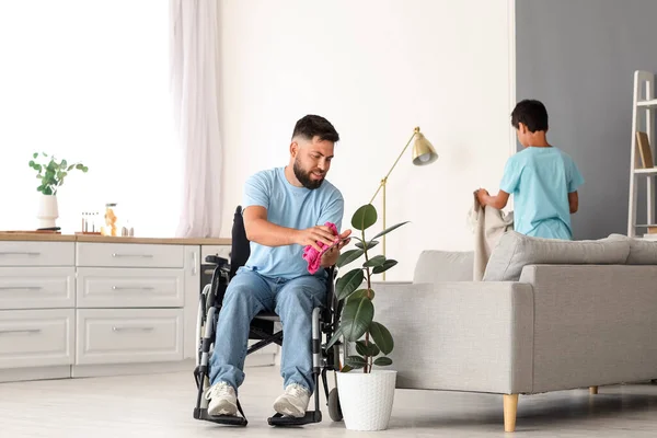 Little Boy His Father Wheelchair Cleaning Home — Stock Photo, Image