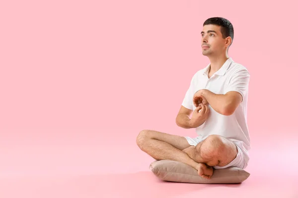 Young Man Meditating Pink Background — Fotografia de Stock