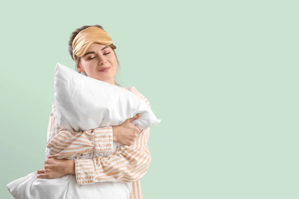 Beautiful Woman Sleeping Mask Pillow Green Background — Stock Photo, Image