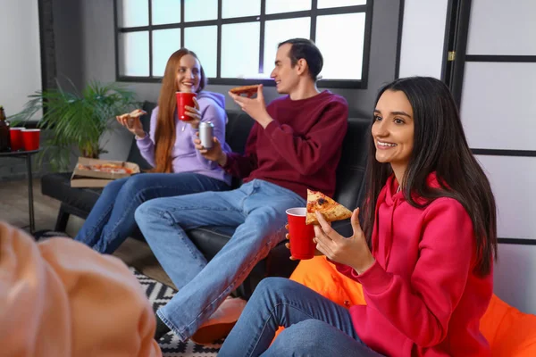 Group Friends Tasty Pizza Cola Home — Stock Photo, Image