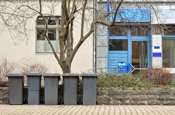 Pohled Ulici Kontejnery Odpadky — Stock fotografie