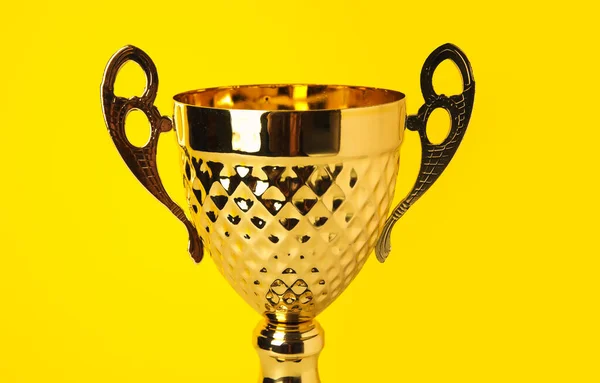 Золотая Чашка Желтом Фоне Крупный План — стоковое фото
