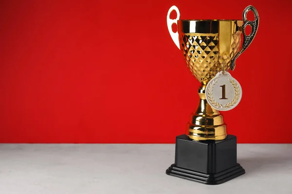 Gold Cup First Place Medal Table Red Wall — Stock Photo, Image
