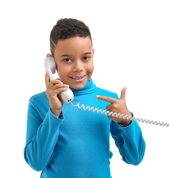 Lilla Afroamerikanska Pojke Talar Telefon Vit Bakgrund — Stockfoto
