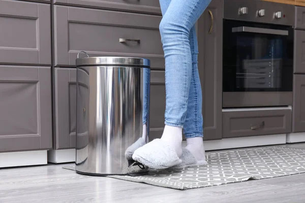Woman Opening Trash Been Her Foot Modern Kitchen — Stock Photo, Image