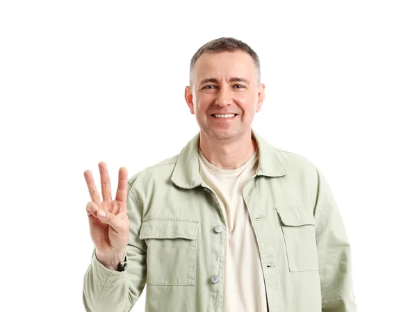 Reifer Mann Zeigt Drei Finger Auf Weißem Hintergrund — Stockfoto
