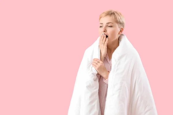 Young Woman Soft Blanket Yawning Pink Background — Stock Photo, Image