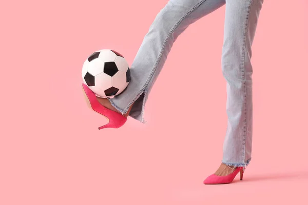 Legs Young Woman Wearing High Heels Playing Soccer Ball Pink — Stock Photo, Image