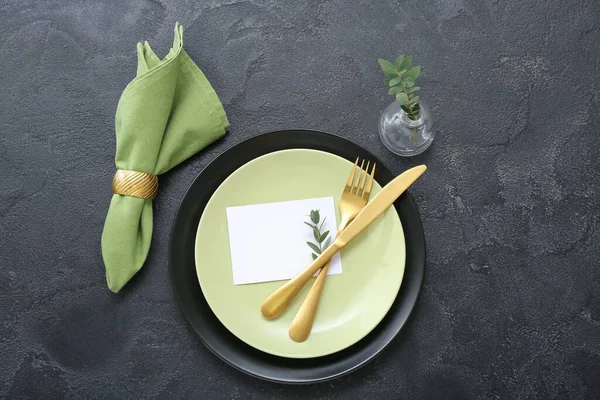 Apparecchiatura Elegante Tavolo Con Carta Bianca Vaso Ramo Pianta Sfondo — Foto Stock