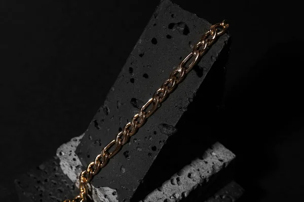 Decorative Podium Beautiful Chain Bracelet Black Background — Stock Photo, Image