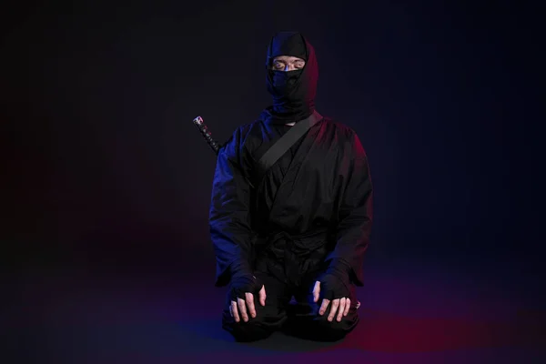 Ninja Masculino Sobre Fondo Negro — Foto de Stock