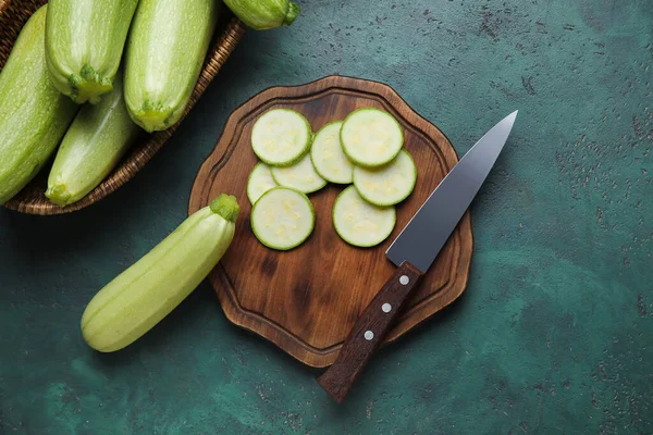 Wooden Board Wicker Basket Fresh Zucchini Green Background — Stock Photo, Image