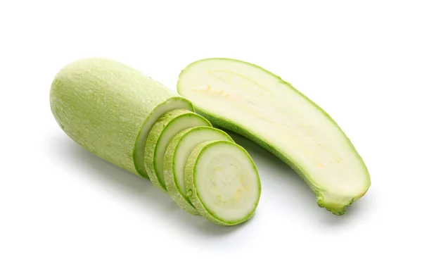 Scheiben Frischer Grüner Zucchini Auf Weißem Hintergrund — Stockfoto