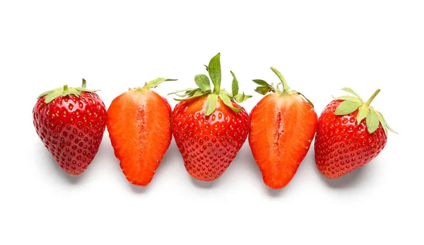 Frische Erdbeeren Auf Weißem Hintergrund — Stockfoto