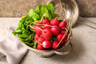 Masada taze turplu Colander.